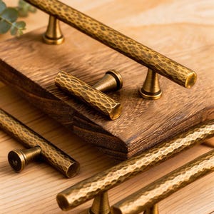 Manijas de latón macizo martillado para gabinetes/cocinas, manijas de latón con patrón martillado de lujo retro, manijas de armario, cajones y tocadores.