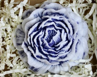 Handgemaakte zeep met bloemmotief