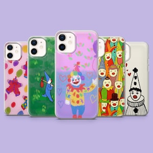 Op de afbeelding: Een verzameling van vijf telefoonhoesjes met kleurrijke, grillige clown-thema's. De hoesjes tonen illustraties van clowns, ballonnen en harten in verschillende stijlen en kleuren, tegen een paarse achtergrond.