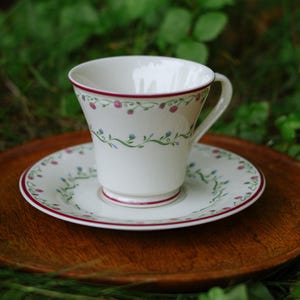 Vintage 1981 Botanical Gorham "Town Country" Pattern Porcelain Tea Cup Set Floral Rosebud Cottage Kitchen Tableware Shelf Cabinet Decor