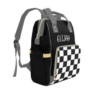 Bolsa de pañales para niño, mochila personalizada para bebé, bolsa de pañales a cuadros blancos y negros con nombre del bebé, regalo personalizado para bebé imagen 4