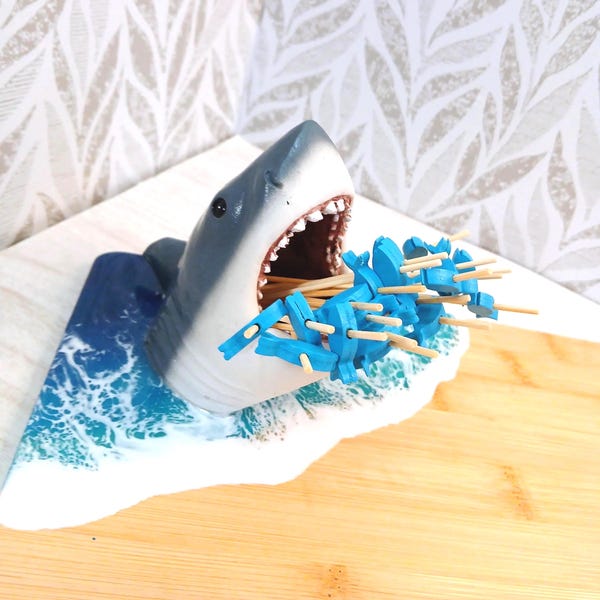 Sharkuterie-bord, bord haaiencharcuterie, grappige serveerplank, oceaankeukendecor, haaienliefhebber cadeau, cadeau voor fijnproevers, decor strandhuis