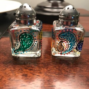 Small salt & pepper shakers