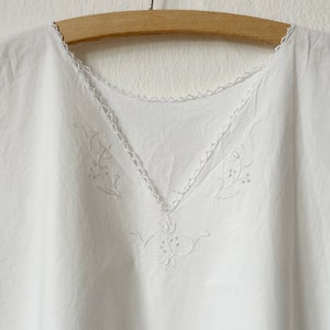 Scalloped Edge Vintage 60s Italian White Nightgown image 2
