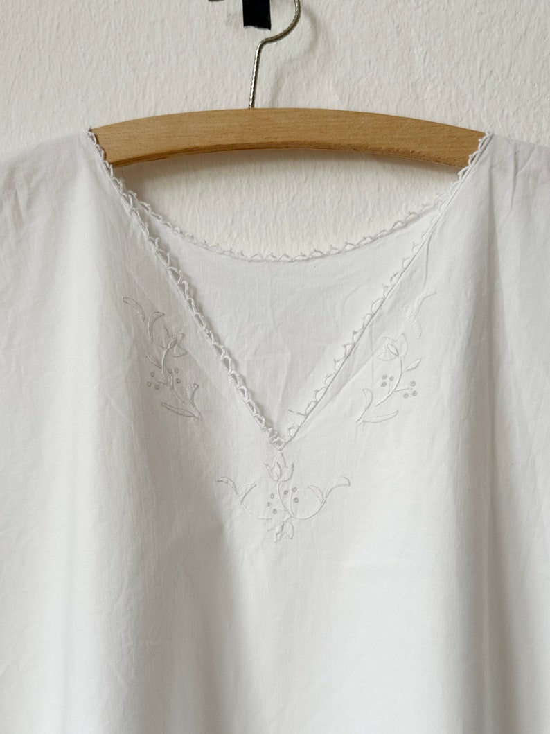 Scalloped Edge Vintage 60s Italian White Nightgown image 2