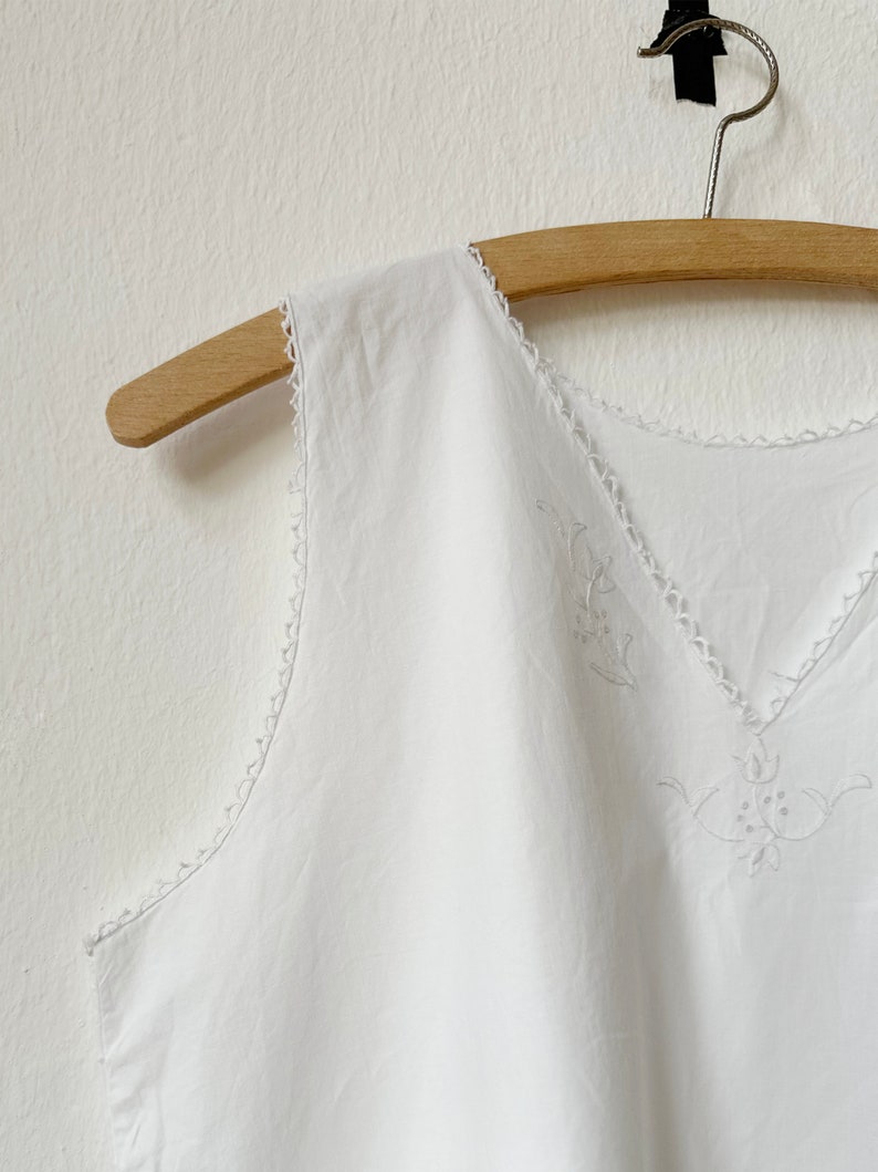 Scalloped Edge Vintage 60s Italian White Nightgown image 3