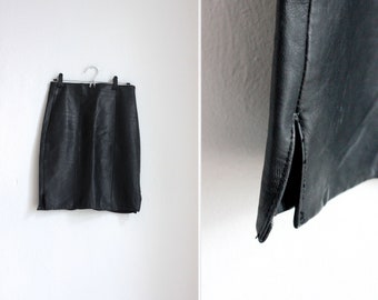 Vintage Black Leather Pencil Skirt / Size XS-S / UK8-10