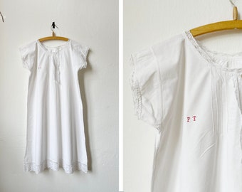 60s Vintage White Short Sleeve Nightgown with Lace and Embroidery