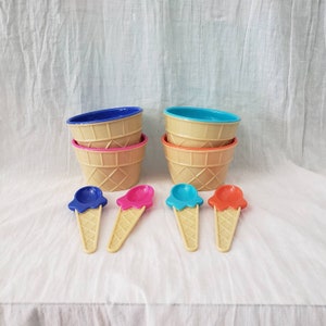 Retro Old Fashioned Ice Cream Waffle Bowls and Spoons Set of 4