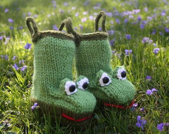 PDF Knitting Pattern for Froggy Rain Booties  for Baby