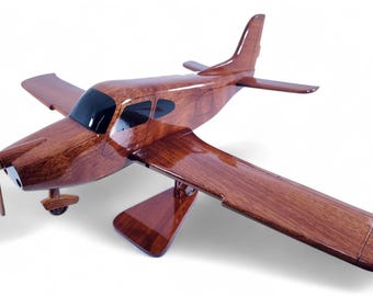 Handcrafted Mahogany Cirus 22 Airplane Model – Aviation Enthusiast Display