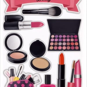 Può includere: Una collezione di prodotti per il trucco, tra cui rossetti, palette di ombretti, fard e smalto per unghie. In alto c'è uno striscione rosa con la scritta "Happy Birthday Daisy". Gli articoli sono disposti su uno sfondo bianco.