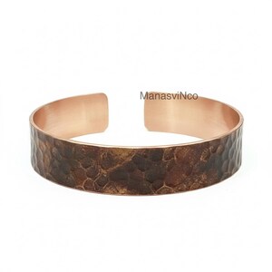 Hamrad oxiderad kopparmanschettarmband, rustikt unisexarmband