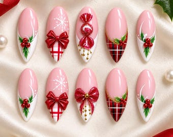 Uñas postizas navideñas, uñas almendradas con lazo rojo, uñas navideñas a cuadros, uñas con bayas de acebo