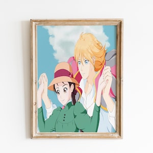 Puede incluir: Una impresi&oacute;n enmarcada que presenta a dos personajes de anime tomados de la mano. Uno lleva un vestido verde y un sombrero con una banda rosa. El otro tiene el pelo rubio y una chaqueta rosa y gris. El fondo es un cielo azul con nubes.