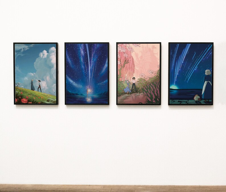Puede incluir: Cuatro impresiones art&iacute;sticas enmarcadas con ilustraciones de estilo anime. Las impresiones representan escenas con personajes en paisajes, incluyendo una noche estrellada, un campo de flores y una vista costera con una figura.