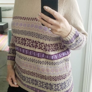 Hand knitted wool fairisle sweater beige purple pink L immaculate unworn vintage