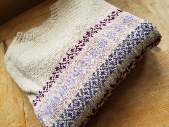 Hand knitted wool fairisle sweater beige purple p… - image 5