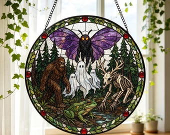 Atrapasueños de vidrieras del bosque de críptidos, arte para ventana del fantasma Wendigo y el Hombre Polilla de Bigfoot, decoración espeluznante de críptidos, adorno gótico de ventana de Halloween