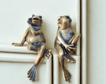 knobnook Brass Frog Creative Drawer & Cabinet Handle
