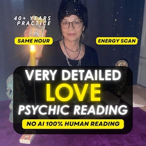 Può includere: Una persona con occhiali e un copricapo scuro tiene una carta dei tarocchi vicino a una candela gialla accesa. Le scritte includono 40+ YEARS PRACTICE, SAME HOUR, ENERGY SCAN, VERY DETAILED LOVE PSYCHIC READING e NO AI 100% HUMAN READING.