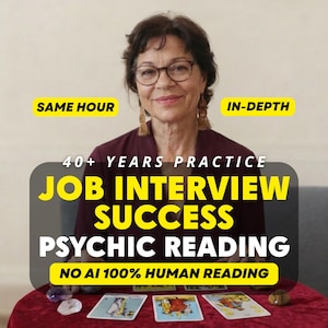 Pode incluir: Uma pessoa de cabelo escuro e óculos, vestindo uma blusa vermelho-escura, atrás de uma mesa com cartas de tarô e cristais. O texto diz: SAME HOUR, IN-DEPTH, 40+ YEARS PRACTICE, JOB INTERVIEW SUCCESS PSYCHIC READING, NO AI 100% HUMAN READING.