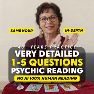 Puede incluir: Persona con cabello oscuro y gafas, usa pendientes dorados y una blusa granate. Texto superpuesto: SAME HOUR, IN-DEPTH, 40+ YEARS PRACTICE, VERY DETAILED 1-5 QUESTIONS PSYCHIC READING, NO AI 100% HUMAN READING. Cartas de tarot sobre una superficie roja.