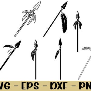 Könnte beinhalten: Eine Sammlung von schwarz-weißen Vektorillustrationen von Speeren und Pfeilen, einige mit Federn verziert. Die Designs variieren im Stil, mit unterschiedlichen Pfeilspitzenformen und Federanordnungen. Der untere Teil des Bildes zeigt den Text "SVG - EPS - DXF - PNG".