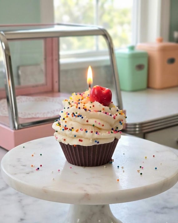 Retro Cupcake Candle – Dual Scented Chocolate Birthday Cake, Kitsch Bakery Style