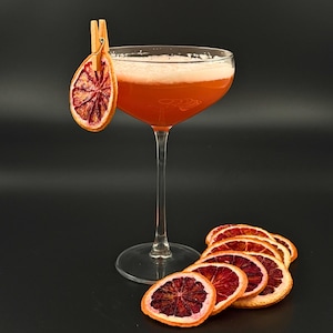 Style your sips. A dried citrus slice turns any drink into an experience — perfect for margaritas, spritzes, or festive mocktails Bulk Dehydrated Blood Orange Slices - Dried Ruby Red Orange for Cocktails and Decor 80+ pieces for party planners