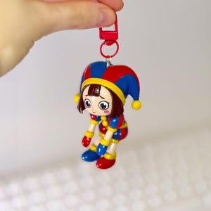 Llavero Pomni, colgante para bolso del increíble circo digital, figura de bufón de resina hecha a mano, lindo regalo estilo anime, accesorio para mochila