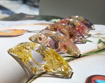 Real Flower Resin Book Holder, Birth Month Flower Page Holder, Handmade Thumb Bookmark flower, Unique Reader Gift for Her, Christmas Gift