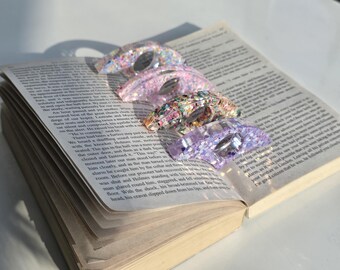 Resin Glitter Page Holder, Sparkly Thumb Book Holder, Iridescent Reading Accessory, Book Lover Gift, Handmade Resin Bookmark