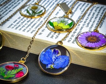 Pressed Flower Resin Bookmark, Round Botanical Bookmark with Gold Chain Clip, Gift for Book Lover,Round Resin Pendant Bookmark with Chain