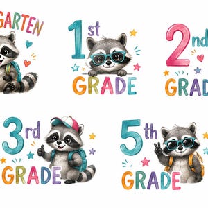 Puede incluir: Una colección de cinco ilustraciones estilo acuarela con mapaches de dibujos animados que representan grados escolares. Cada mapache aparece con accesorios escolares como mochilas, libros, gafas y gorras, acompañados de etiquetas de texto coloridas.
