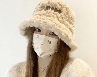Women display picture 1
