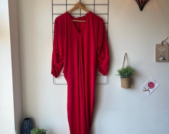 halston red dress Documented 1978 One Shoulder Draped Jersey Halston Shrimpton Couture He created clothing that is both incredibly comfortable and sensual at the same time and without ever being too revealing Lizza Chiffon Halter Gown