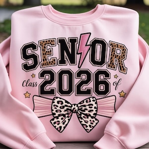 Puede incluir: Un juego de tres tazas de cerámica con un acabado moteado y mate. Las tazas son de color crema, gris claro y gris oscuro. Cada taza tiene un diseño simple y minimalista, ideal para café o té.