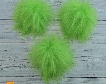 Pompón de piel sintética Mean One: pelo largo verde lima con lentejuelas (6")