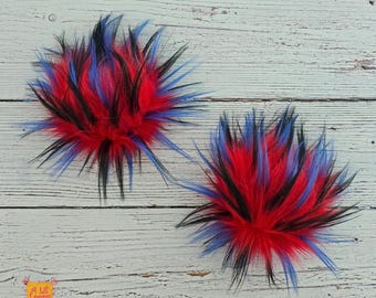 Pompón de piel sintética Americana: centro rojo con púas azules y negras (6")