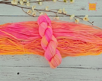 Hand-Dyed Worsted Weight Superwash Merino Wool Yarn: Blooming Lantana