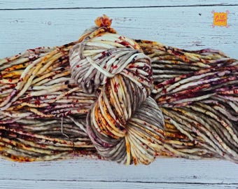Hilo de lana merino superwash teñido a mano: Susurros de otoño