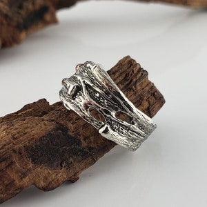 Handgemachter Zweigring aus Silber