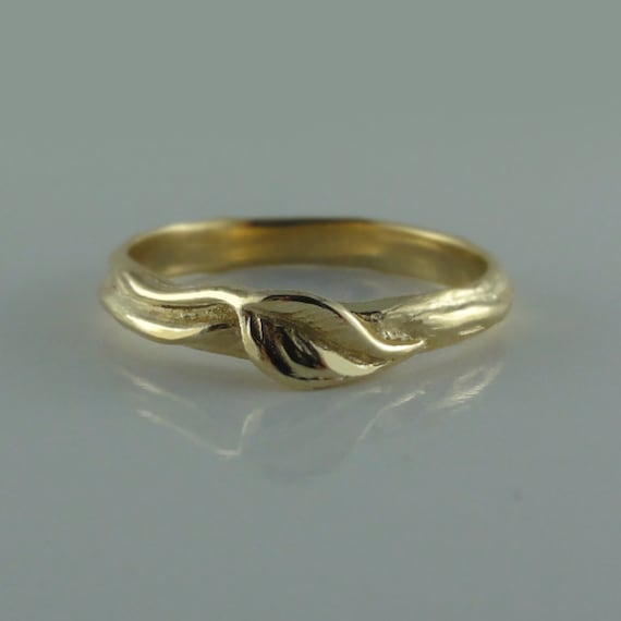 Single Leaf and Twig Wedding Band, Statement Ring, Anniversary Jewelry in 14k Yellow Gold y DV Designs