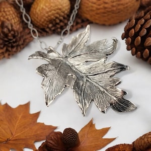 Blatt Anhänger Halskette, Natur Schmuck, lange Halskette, Ahornblatt, handgemachte Silber Schmuck Geschenke, lange Halskette von Dawn Vertrees