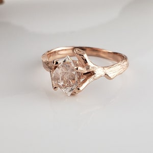 Raw Uncut Herkimer Crystal Diamond Engagement Ring in 14k Rose Gold Ring Setting Raw Diamond Ring afbeelding 2