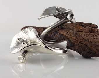Calla Lily Flower Ring, Floral Ring, Bridesmaid Gift, Minimalist Ring, Dainty Mom Ring, Mothers Day Gift, Sterling Silver Ring