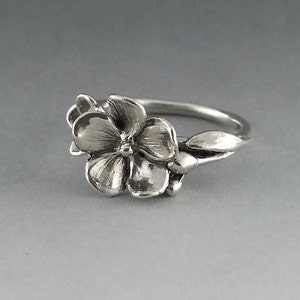 Sterling Silver Flower Ring, Just a Pretty Silver Ring, Floral Ring, Forget Me Not Ring Hand Made by Dawn Vertrees