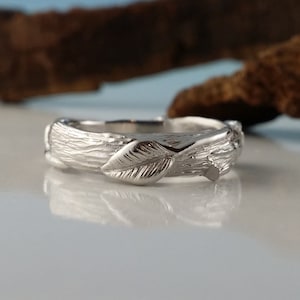 Fede nuziale ramoscello con foglie in argento sterling o oro, anello fatto a mano da DV Jewelry Designs