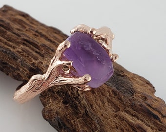 Hand geschnitten grobe Amethyst 14 k Rose Gold Zweig Ring, Edelstein Solitär, Verlobungsring von Dawn Vertrees